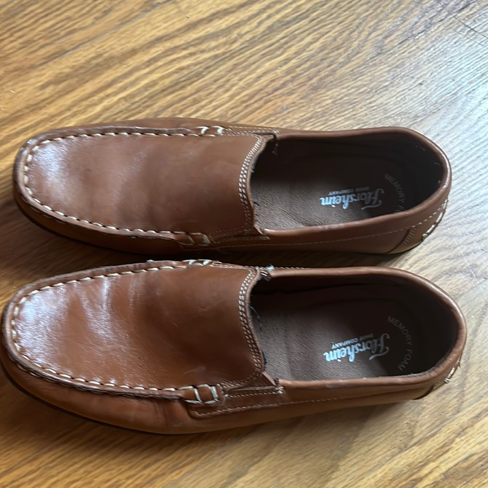 Only worn 3 times and hardly ever outside price is negotiable!!